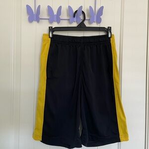 Nike Boy’s dri-fit gym shorts‎ — large